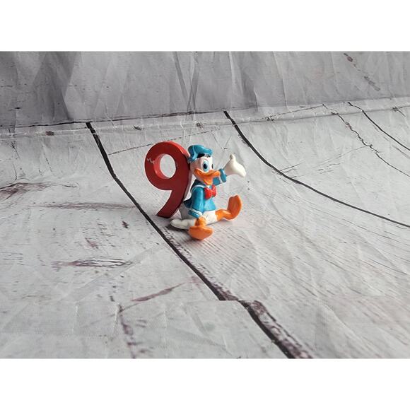 Vintage Donald Duck Number 9 Birthday PVC Figure Applause Cake Topper 1980s - Picture 1 of 5